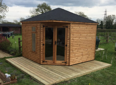 Shingle-corner-summer-room