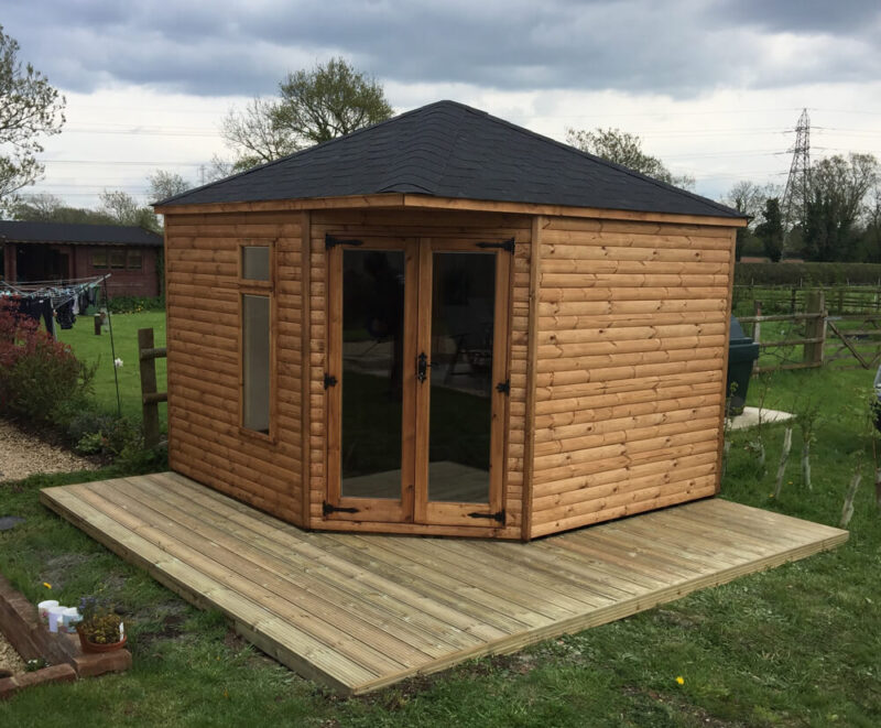 Shingle-corner-summer-room